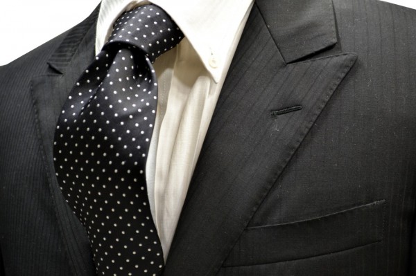 黒 ブラック のスーツの合うネクタイ スーツの色別コーディネイト Allety