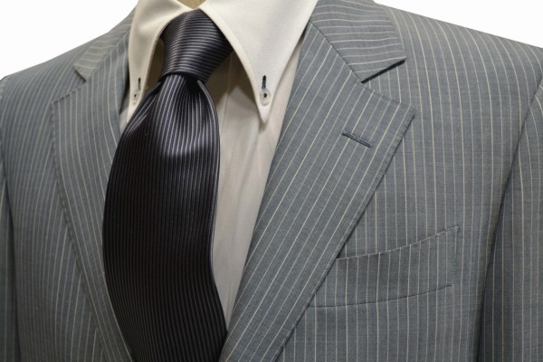 グレーのスーツに合うネクタイ スーツの色別コーディネイト Allety