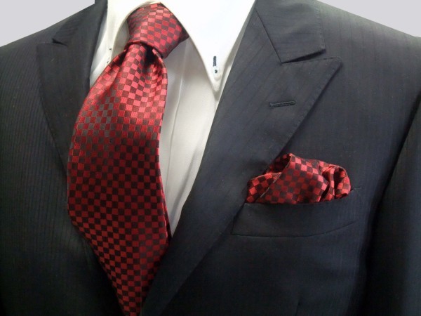 ネクタイ・ポケットチーフセット【濃い赤（レッド）の市松模様ネクタイ＆ポケットチーフセット】