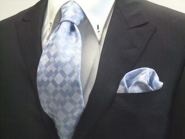 ネクタイ・ポケットチーフセット【水色とブルー（青）の4色のグラデーション市松模様ネクタイ＆ポケットチーフセット】