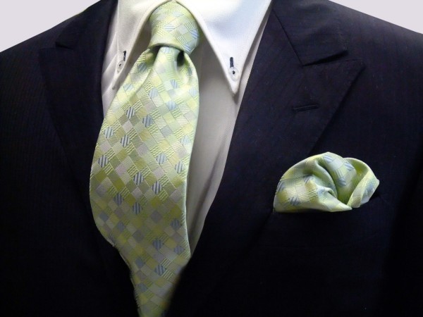 ネクタイ・ポケットチーフセット【ライトグリーンのグラデーション（4色）の市松模様ネクタイ＆チーフセット】